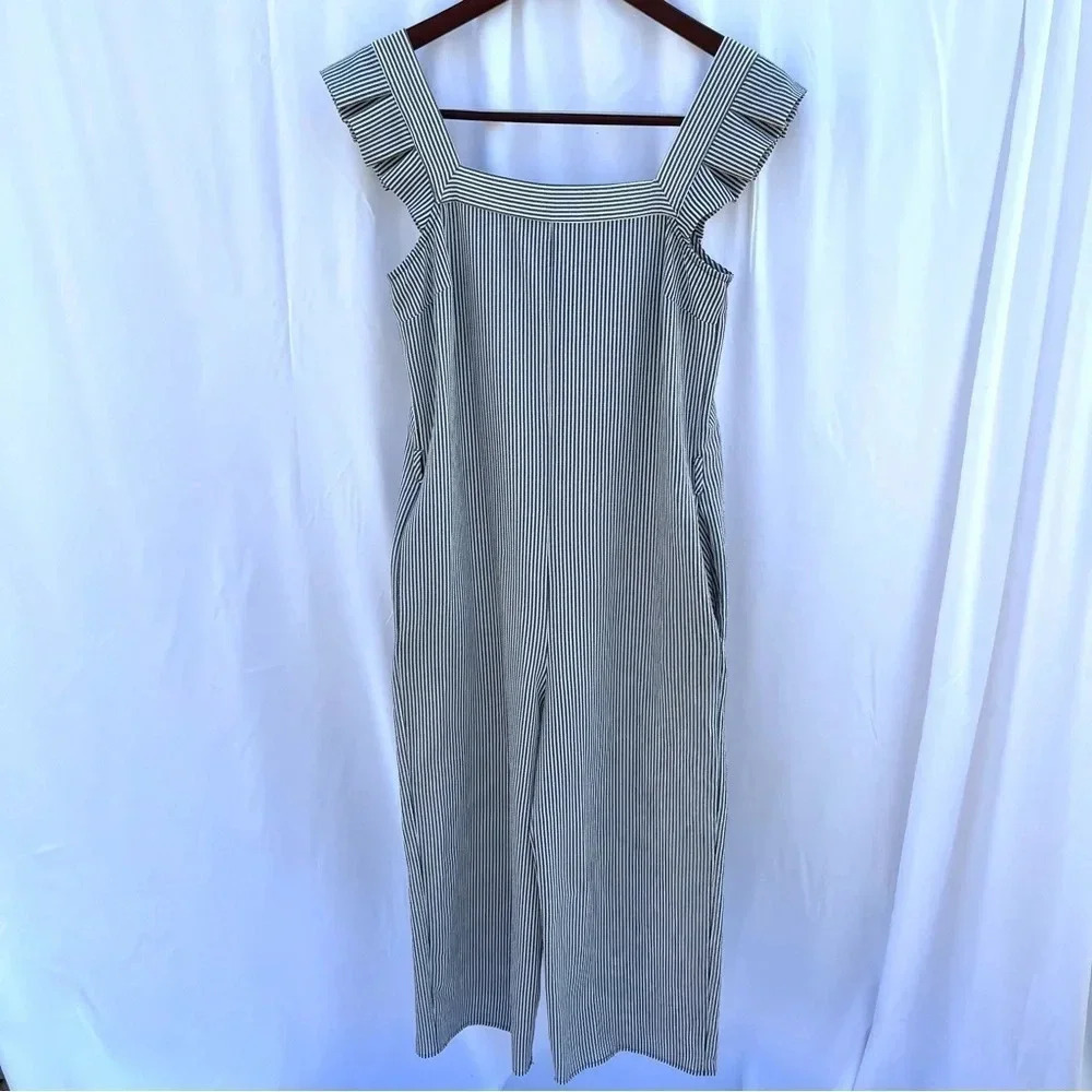 Monteau Dressy Jumper. Size: XS Color: White/Gray.